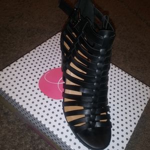 Caged chunky heel